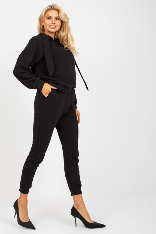 Juodas dviejų dalių megztinių...