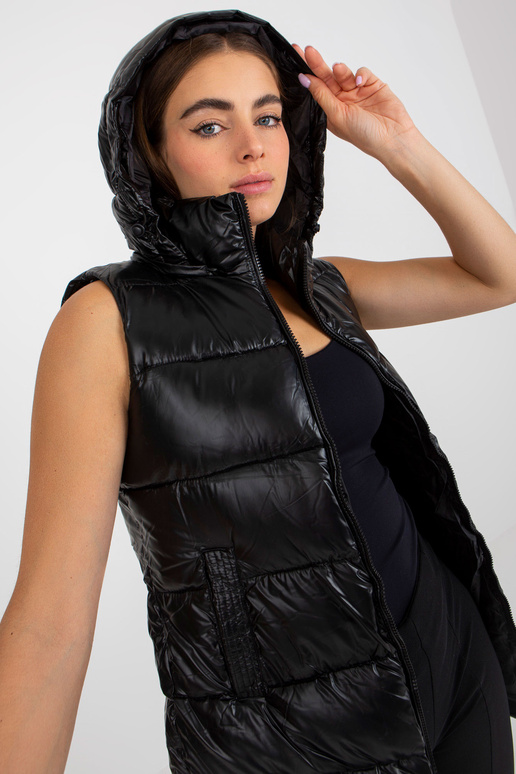 Juoda lakuota pūkinė liemenė su... Juoda lakuota pūkinė liemenė su...