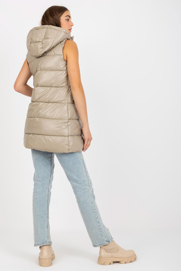 Tamsiai smėlio spalvos...