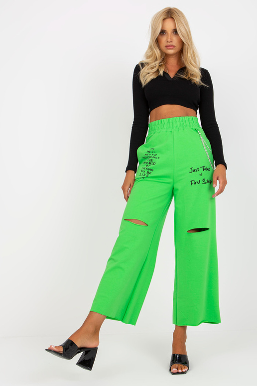 Šviesiai žalios plačios aukšto...