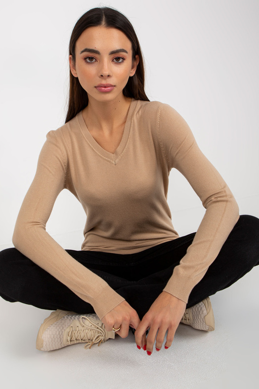 Tamsiai smėlio spalvos klasikinis... Tamsiai smėlio spalvos klasikinis...