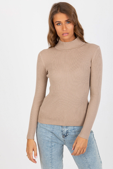 Tamsiai smėlio spalvos...