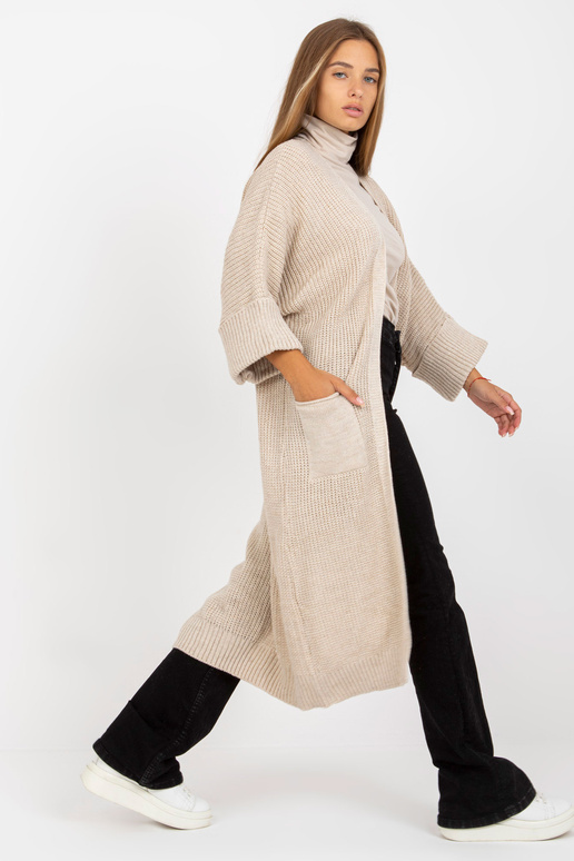 Smėlio spalvos laisvas megztinis su... Smėlio spalvos laisvas megztinis su...