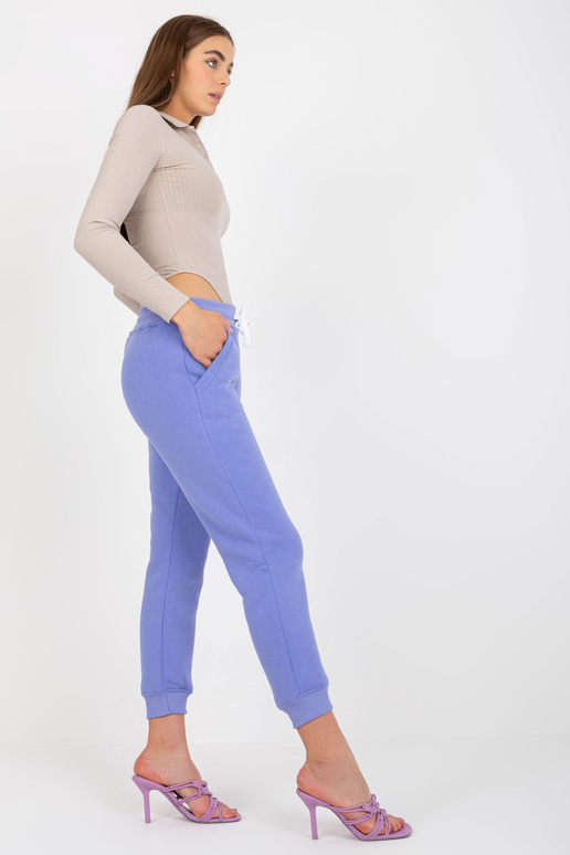 Šviesiai violetinės spalvos...