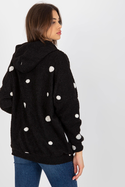 Juodas pliušinis taškuotas megztinis