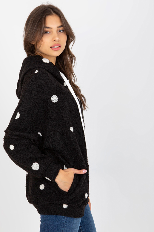 Juodas pliušinis taškuotas megztinis