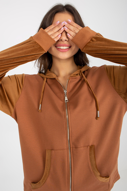 Šviesiai rudas megztinis su gobtuvu...