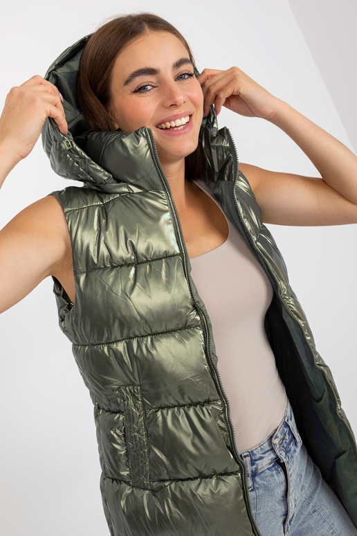 Tamsiai žalia žieminė liemenė su gobtuvu Tamsiai žalia žieminė liemenė su gobtuvu