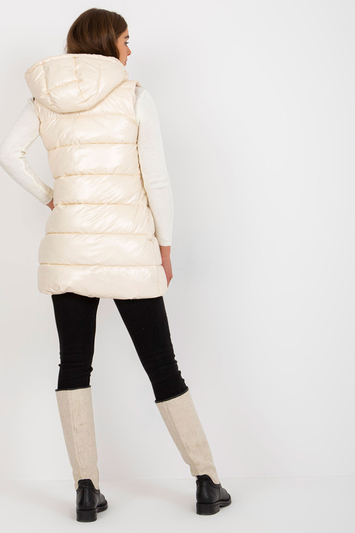 Kremine spalva lakuota pūkinė liemenė...