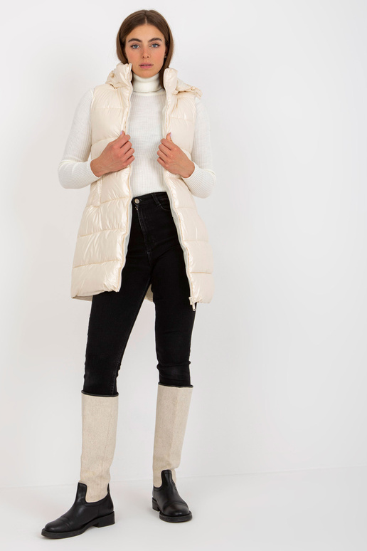 Kremine spalva lakuota pūkinė liemenė...