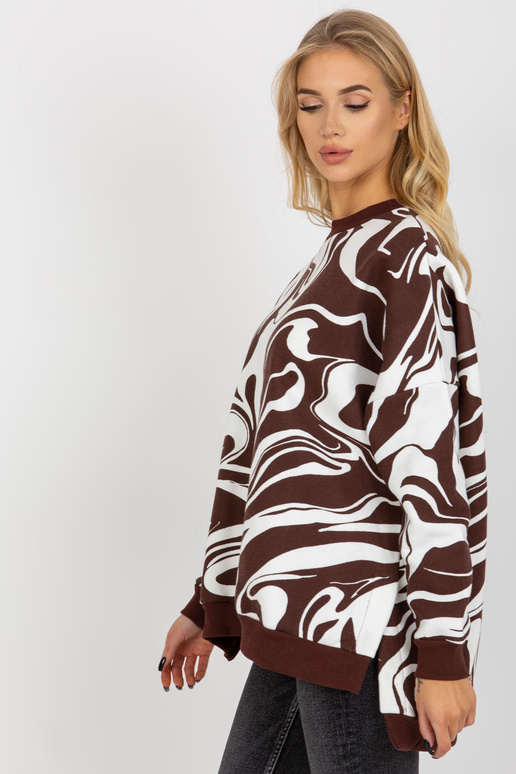 Tamsiai rudos ir baltos spalvos...