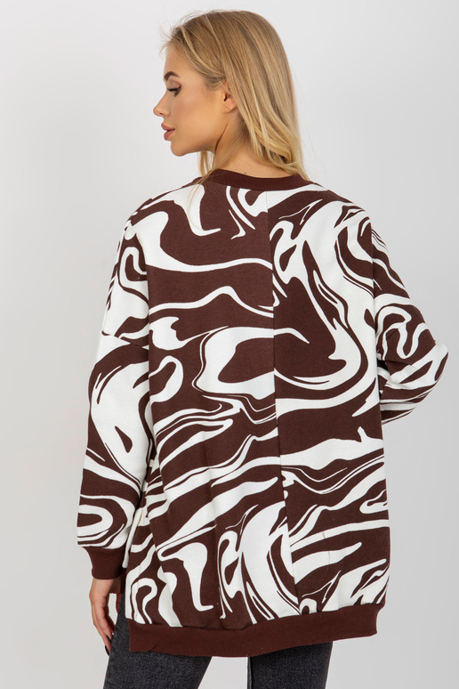 Tamsiai rudos ir baltos spalvos...