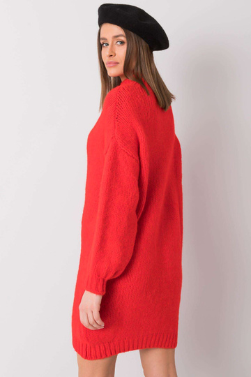 Raudona laisva megzta suknelė