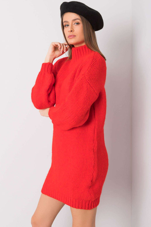 Raudona laisva megzta suknelė