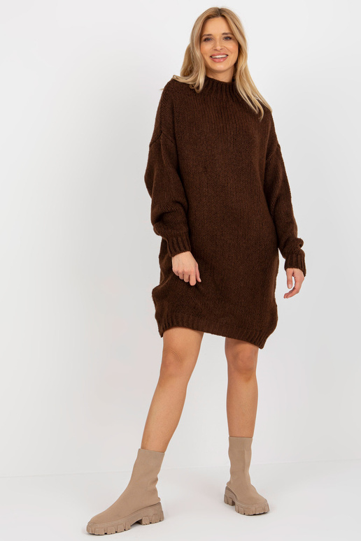 Tamsiai ruda, laisva megzta suknelė... Tamsiai ruda, laisva megzta suknelė...