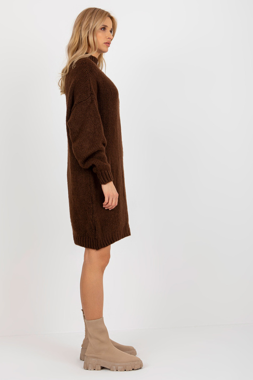 Tamsiai ruda, laisva megzta suknelė... Tamsiai ruda, laisva megzta suknelė...