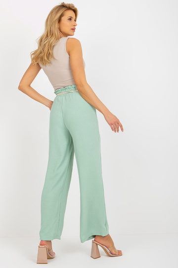 Šviesiai žalios spalvos...