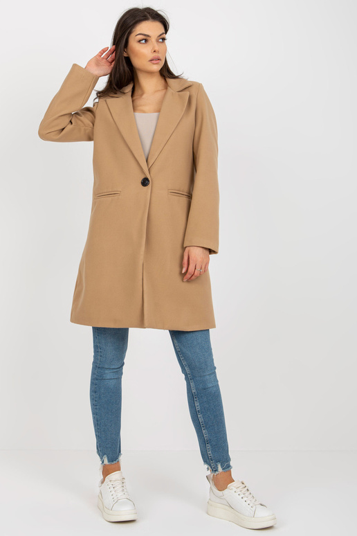 Kupranugario paltas su vienu mygtuku...