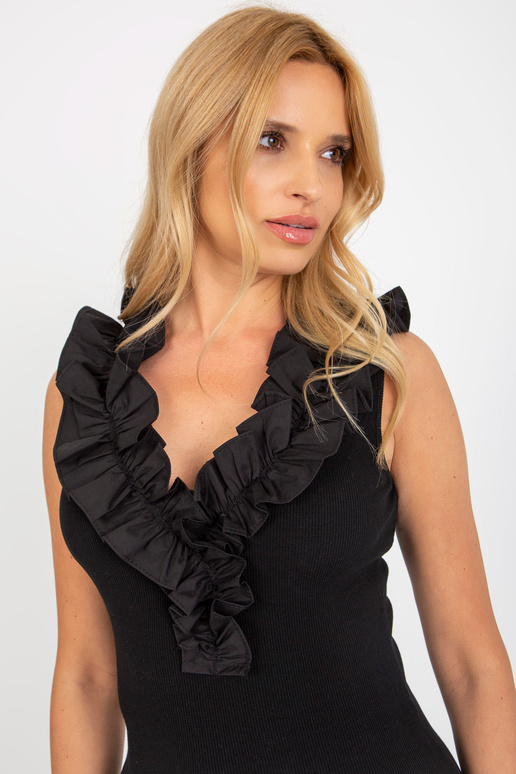 Juodas briaunotas V formos iškirptės...