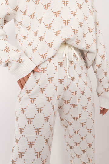 Dviejų dalių komplektas...