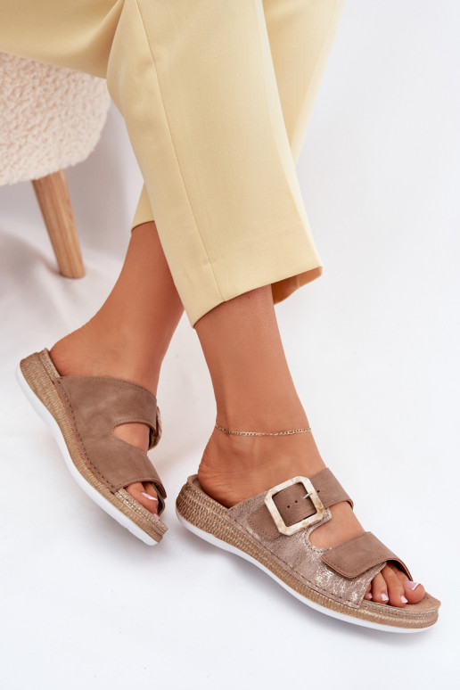 Moteriškos šlepetės su sagtimis I su limpančiu užsegimuem INBLU MK000013 rudos spalvos