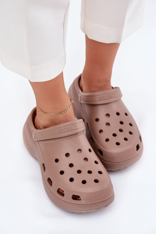  Moteriškos šlepetės su madingais masyviais padais Big Star RR274A121 smėlio spalvos