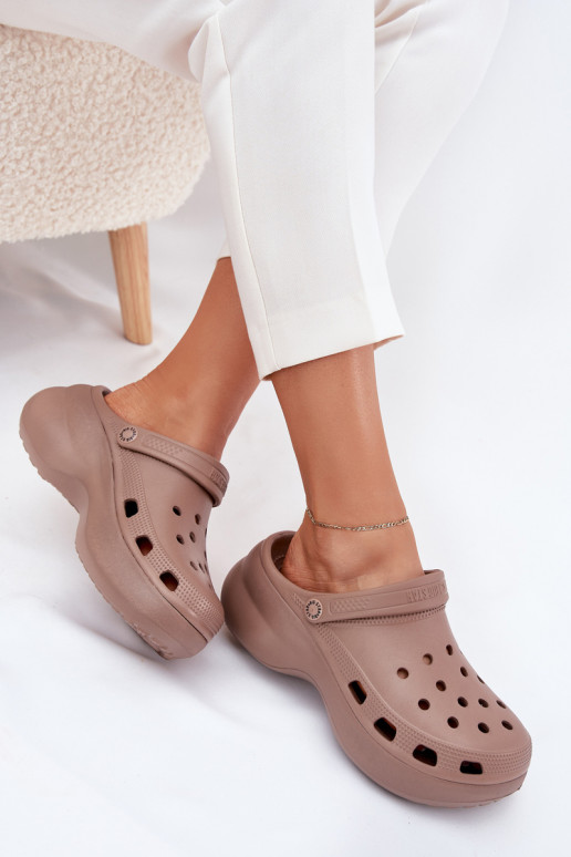  Moteriškos šlepetės su madingais masyviais padais Big Star RR274A121 smėlio spalvos