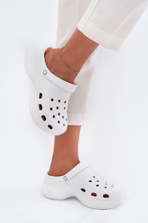  Moteriškos šlepetės su madingais masyviais padais Big Star RR274A119 baltos spalvos