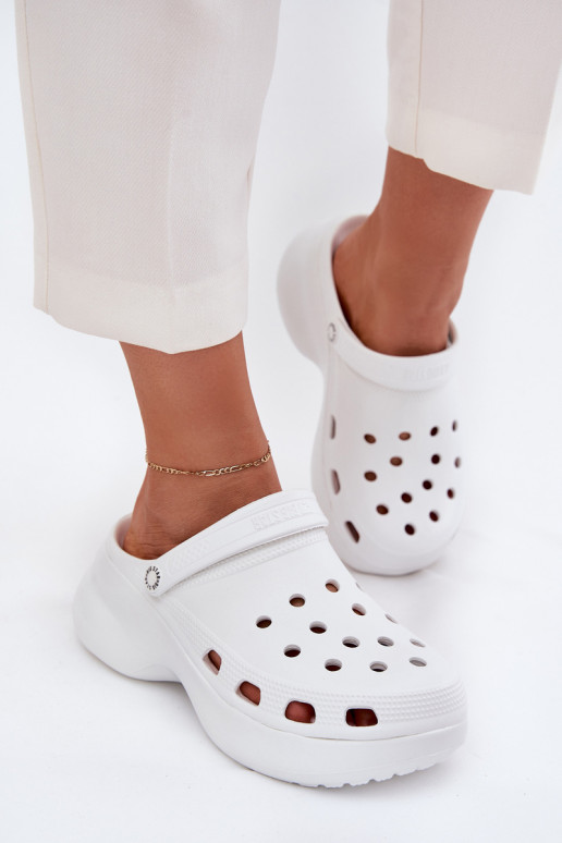  Moteriškos šlepetės su madingais masyviais padais Big Star RR274A119 baltos spalvos