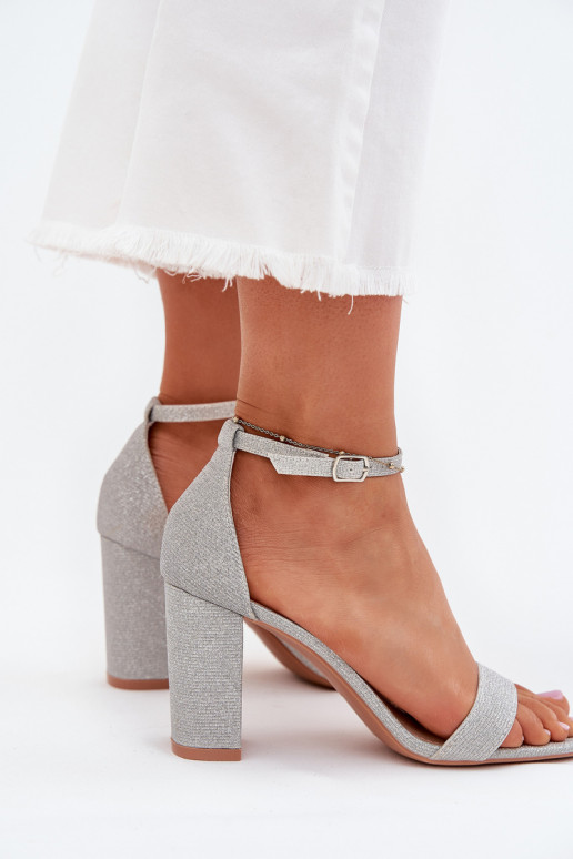 su blizgesiu Moteriškos aukštakulnės basutės sidabro spalvos Kavina