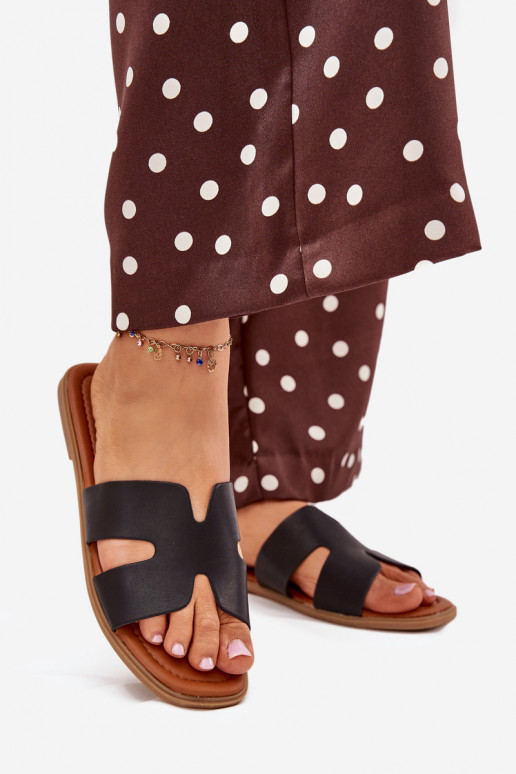 Šlepetės  Juodos spalvos Salyra