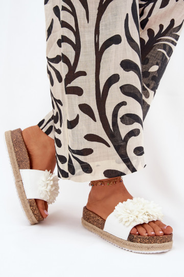 Moteriškos šlepetės su platforma  su gėlių motyvaiskami baltos spalvos Tessara