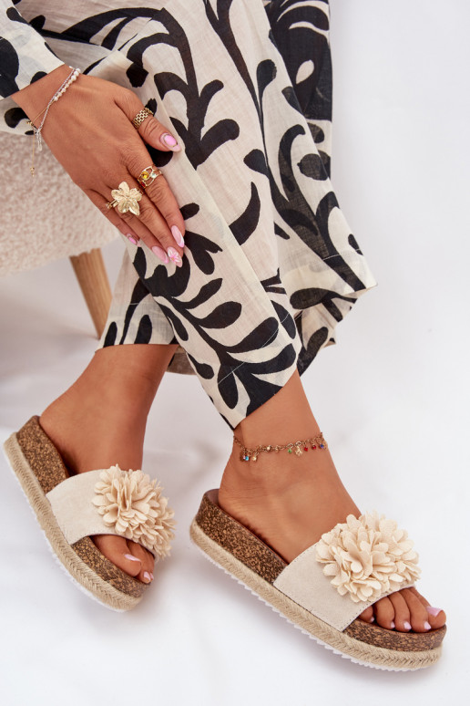 Moteriškos šlepetės su platforma  su gėlių motyvaiskami smėlio spalvos Tessara