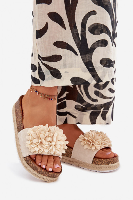 Moteriškos šlepetės su platforma  su gėlių motyvaiskami smėlio spalvos Tessara