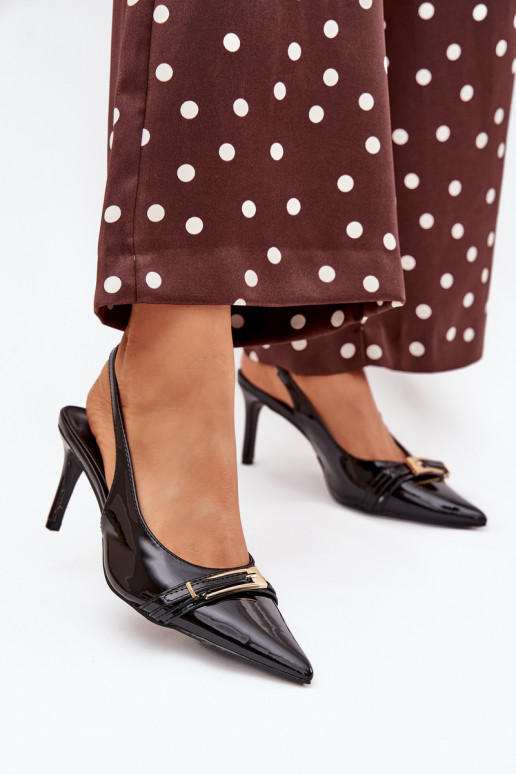 su lako efektu Bateliai su plonais kulniukais su aukso spalvos sagtimis Juodos spalvos Vivae