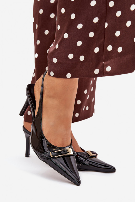 su lako efektu Bateliai su plonais kulniukais su aukso spalvos sagtimis Juodos spalvos Vivae