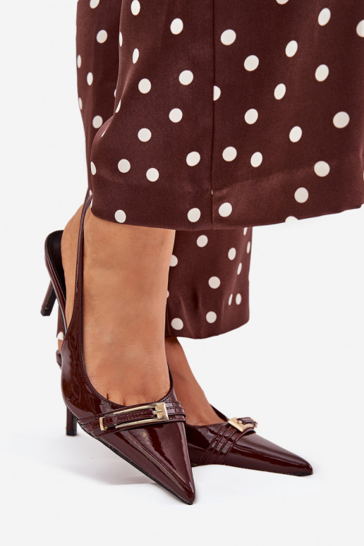 su lako efektu Bateliai su plonais kulniukais su aukso spalvos sagtimis Czekoladowe Vivae