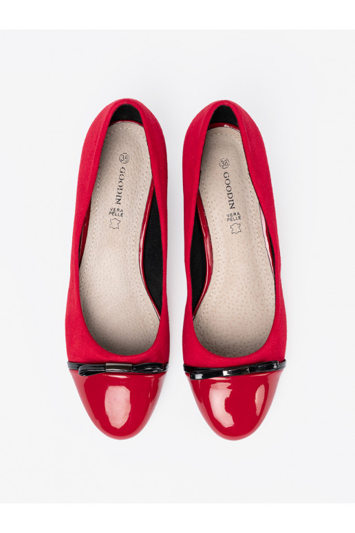 raudonos spalvos aukštakulniai su bantuku i lakierowanym noskiem raudonos spalvos aukštakulniai su bantuku i lakierowanym noskiem