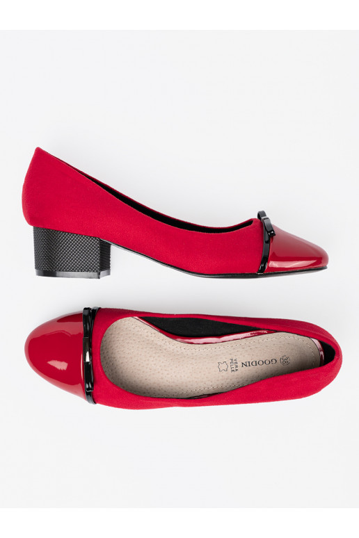 raudonos spalvos aukštakulniai su bantuku i lakierowanym noskiem raudonos spalvos aukštakulniai su bantuku i lakierowanym noskiem