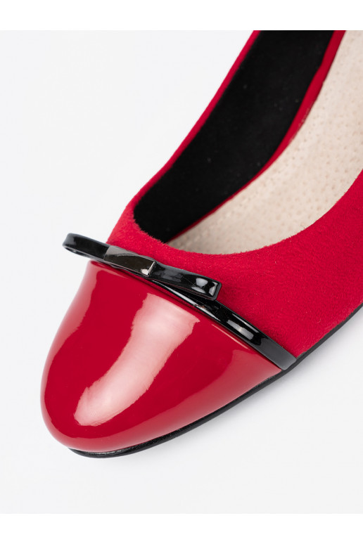 raudonos spalvos aukštakulniai su bantuku i lakierowanym noskiem raudonos spalvos aukštakulniai su bantuku i lakierowanym noskiem