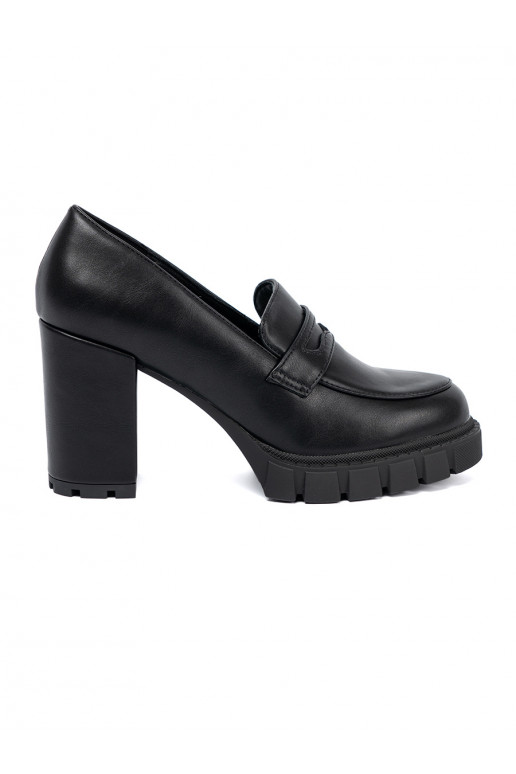 Juodos spalvos mokasinai ant kulno z traperową podeszwą