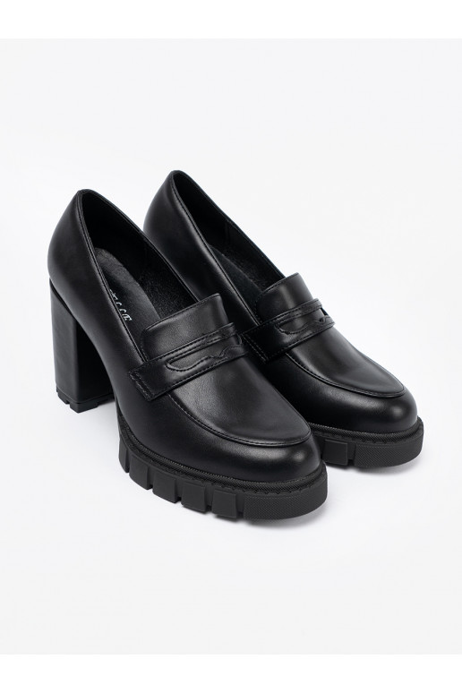 Juodos spalvos mokasinai ant kulno z traperową podeszwą