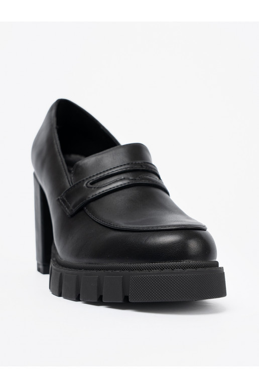 Juodos spalvos mokasinai ant kulno z traperową podeszwą
