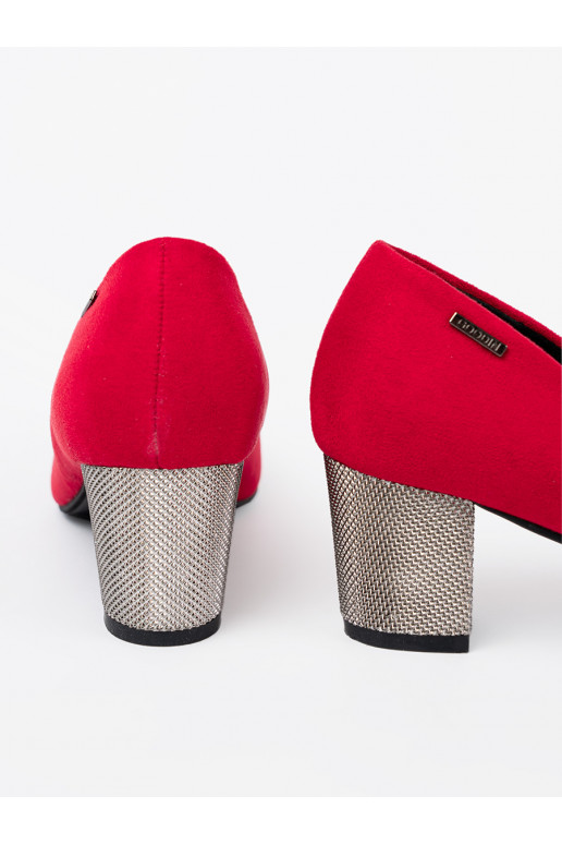 raudonos spalvos aukštakulniai na m słupku