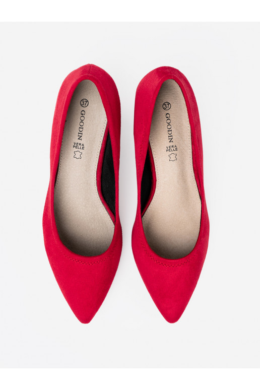 Elegantiško stiliaus aukštakulniai na ozdobnym słupku