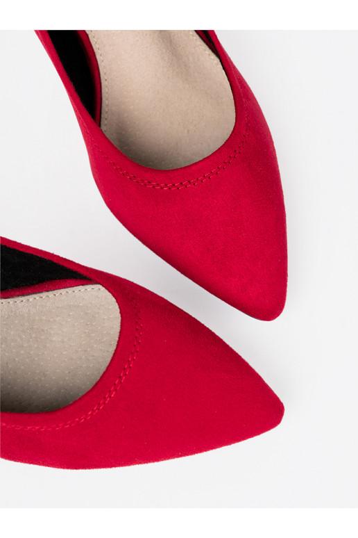 Elegantiško stiliaus aukštakulniai na ozdobnym słupku