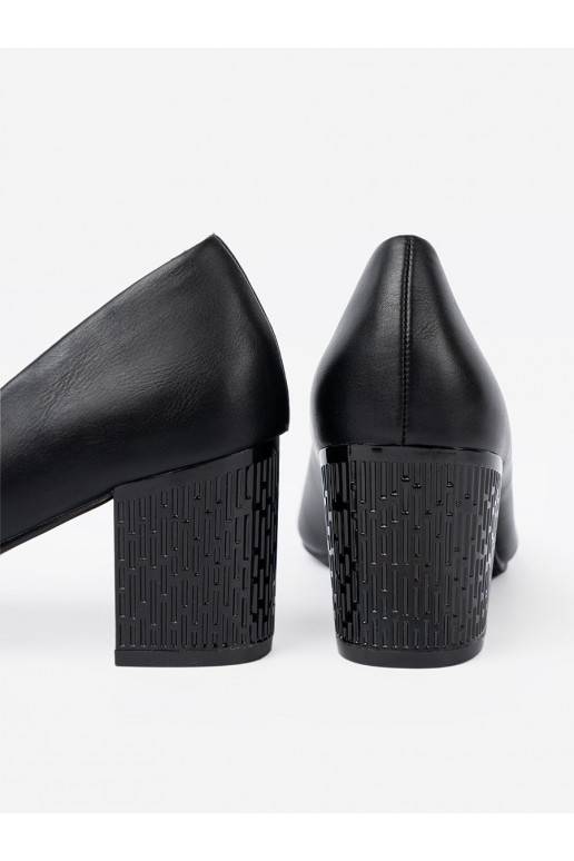 Juodos spalvos aukštakulniai na efektownym słupku