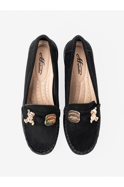 Juodos spalvos iš zomšos pusbačiai z ozdobnym misiem