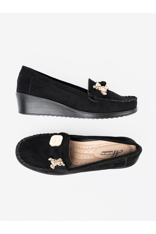 Juodos spalvos iš zomšos pusbačiai z ozdobnym misiem