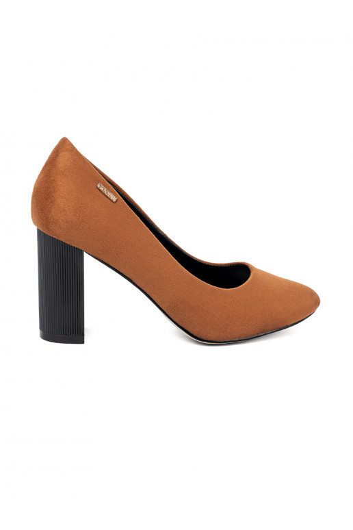 rudos spalvos aukštakulniai su juodu padu